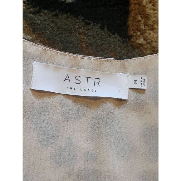 ASTR Dress Women's Medium Tan Midi Deep V Neck Animal Print Short Sleeve - Picture 3 of 5